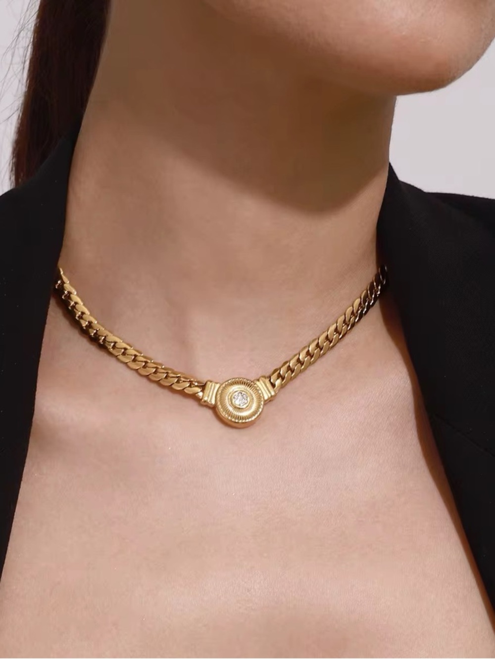 18K Gold Plated Vintage Inspired Medallion Pendant Cuban Link Chain Necklace - Picture 3 of 10